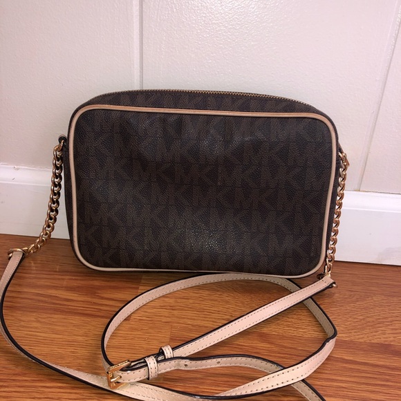 ❌SOLD❌Michael Kors Crossbody - Picture 3 of 5